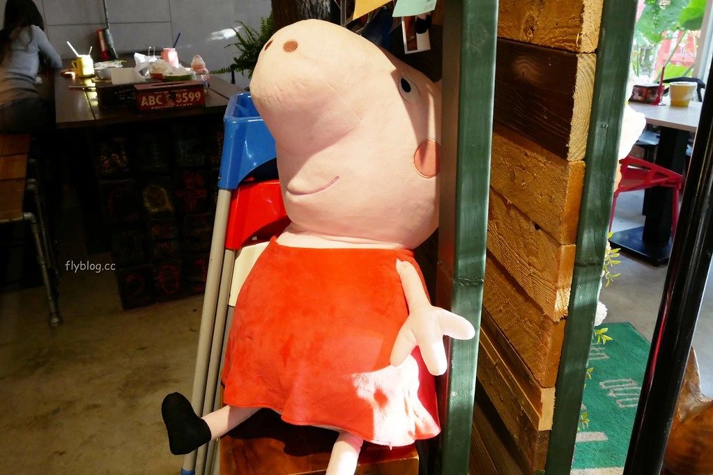 【台中東勢】里趣咖啡 Niki，柳暗花明又一村的咖啡館，IG拍照親子旅遊的好地方 @飛天璇的口袋