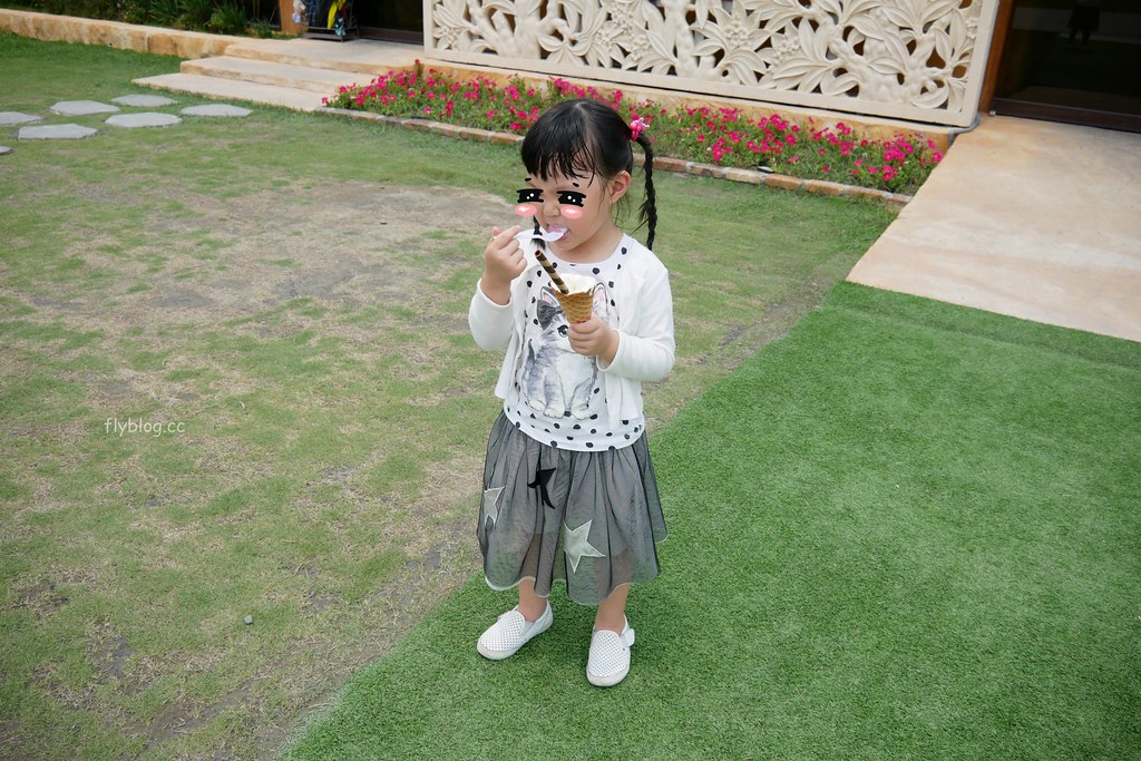 琉璃仙境｜員林超夯拍照景點琉璃仙境，魔戒哈比村、峇里島風餐廳、哥德式教堂、希臘式建築、沙坑大草皮 @飛天璇的口袋