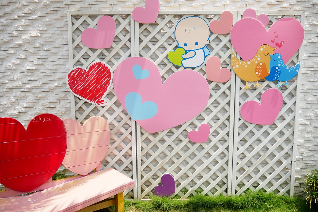 琉璃仙境｜員林超夯拍照景點琉璃仙境，魔戒哈比村、峇里島風餐廳、哥德式教堂、希臘式建築、沙坑大草皮 @飛天璇的口袋