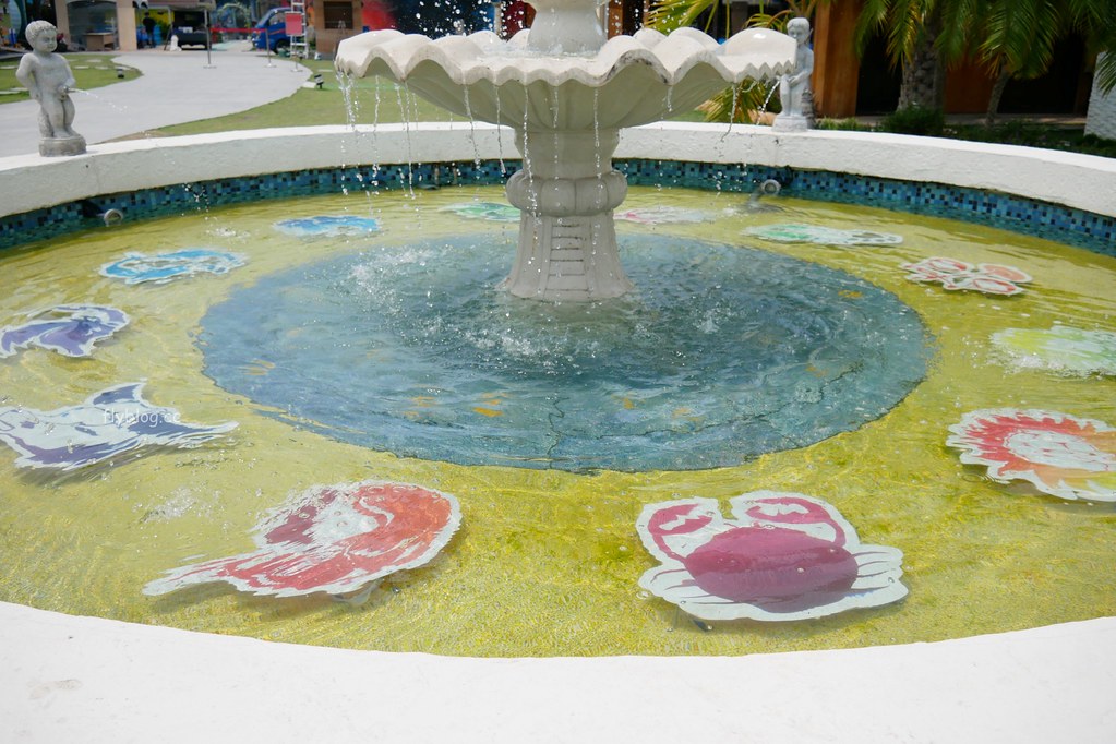 琉璃仙境｜員林超夯拍照景點琉璃仙境，魔戒哈比村、峇里島風餐廳、哥德式教堂、希臘式建築、沙坑大草皮 @飛天璇的口袋