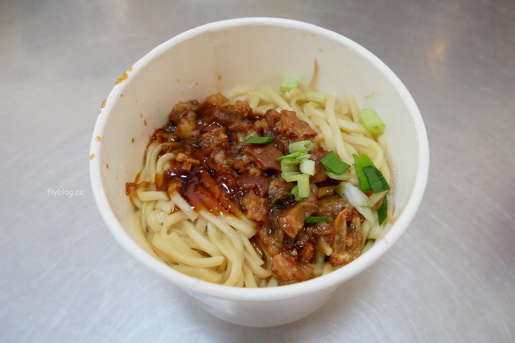 台中清水｜阿財米糕，在地飄香50個年頭的銅板美食，觀光客必吃的清水米糕 @飛天璇的口袋