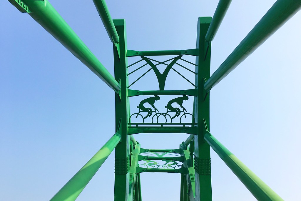 台中北屯大坑四座橋｜浪漫情人橋、大坑清新橋、藍天白雲橋、大坑單車橋，白天晚上都有不同的風采，台中旅遊景點推薦 @飛天璇的口袋