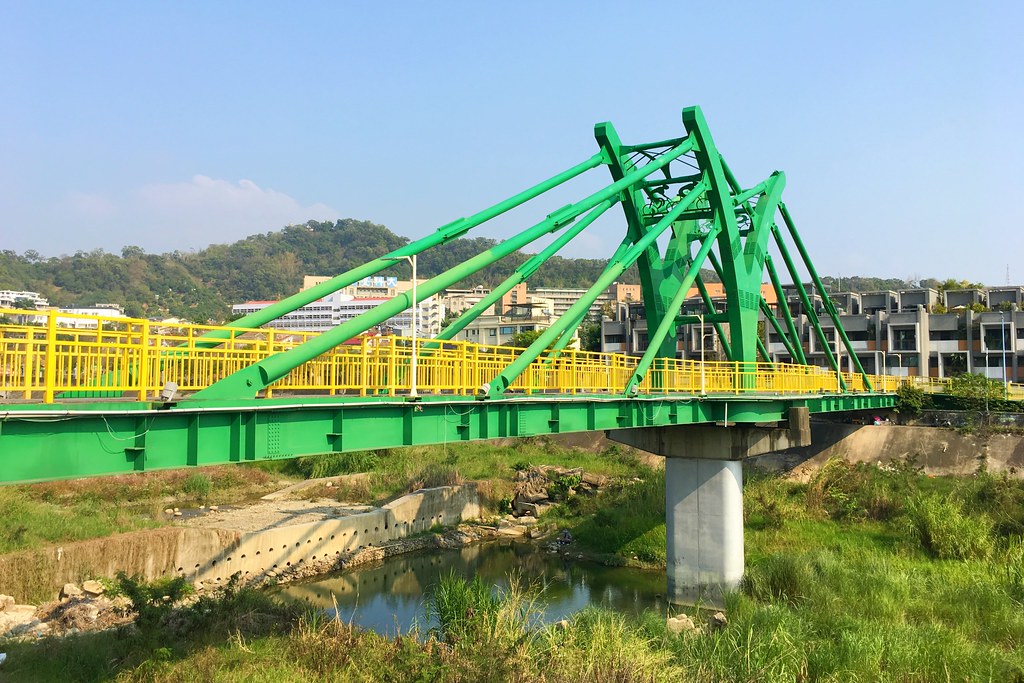 台中北屯大坑四座橋｜浪漫情人橋、大坑清新橋、藍天白雲橋、大坑單車橋，白天晚上都有不同的風采，台中旅遊景點推薦 @飛天璇的口袋