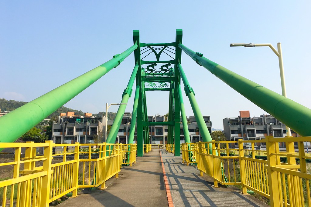 台中北屯大坑四座橋｜浪漫情人橋、大坑清新橋、藍天白雲橋、大坑單車橋，白天晚上都有不同的風采，台中旅遊景點推薦 @飛天璇的口袋