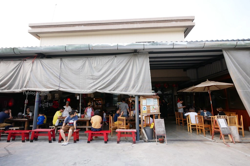 南投草屯｜麵五三屋台拉麵，超隱密的草屯田野拉麵店傳奇，披薩是必點隱藏版美食 @飛天璇的口袋