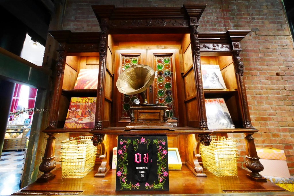 台中中區｜宮原眼科，觀光客台中必朝聖，充滿歷史風味的歷史建築，眼科也賣冰淇淋 @飛天璇的口袋