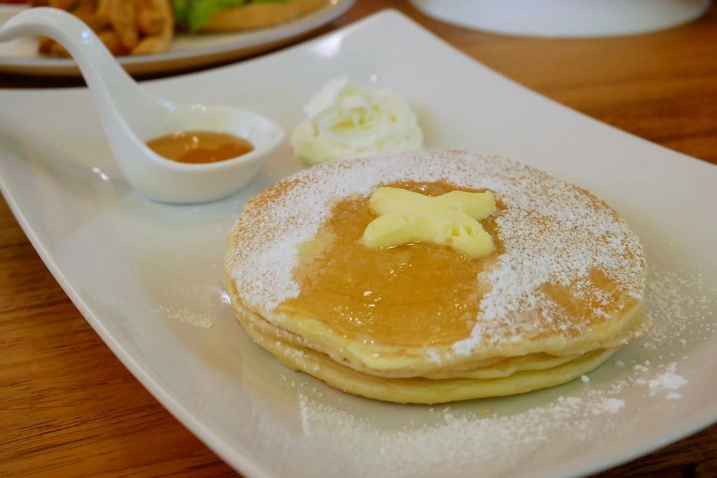 台北士林｜凱莉餐廳，陽明山美軍宿舍改建美式餐廳，悠閒浪漫的美式餐廳，有大片草原可以野餐 @飛天璇的口袋