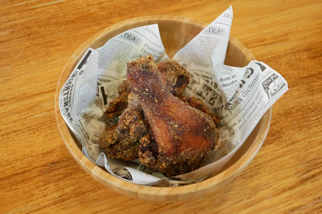 台北士林｜凱莉餐廳，陽明山美軍宿舍改建美式餐廳，悠閒浪漫的美式餐廳，有大片草原可以野餐 @飛天璇的口袋