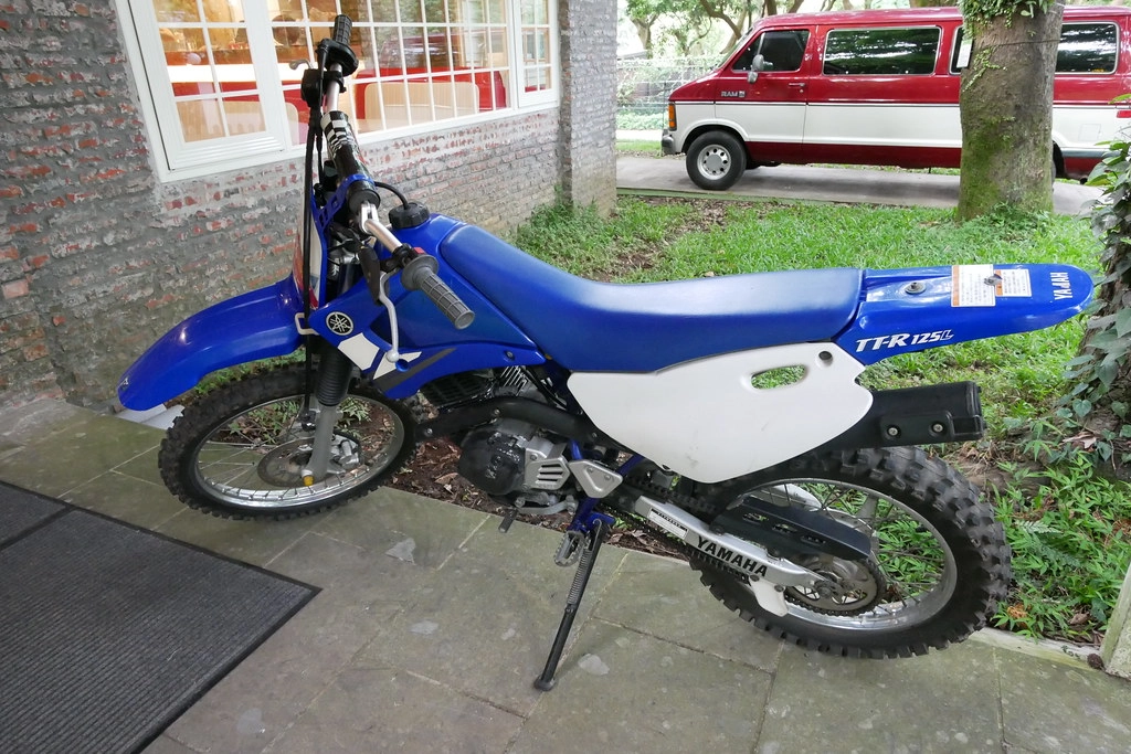 台北士林｜凱莉餐廳，陽明山美軍宿舍改建美式餐廳，悠閒浪漫的美式餐廳，有大片草原可以野餐 @飛天璇的口袋