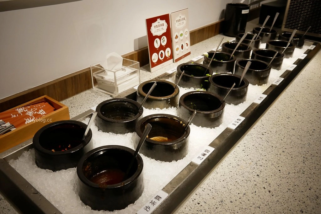 台中南屯｜老常在麻辣火鍋．輕井澤集團麻辣火鍋，鍋底吃不完還可以打包 @飛天璇的口袋