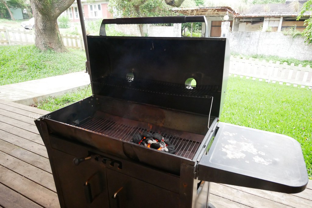 台北士林｜陽明山美國渡假村，美軍宿舍群改裝的渡假村，前庭草皮、烤肉BBQ、兒童遊戲室、DIY美式早餐 @飛天璇的口袋