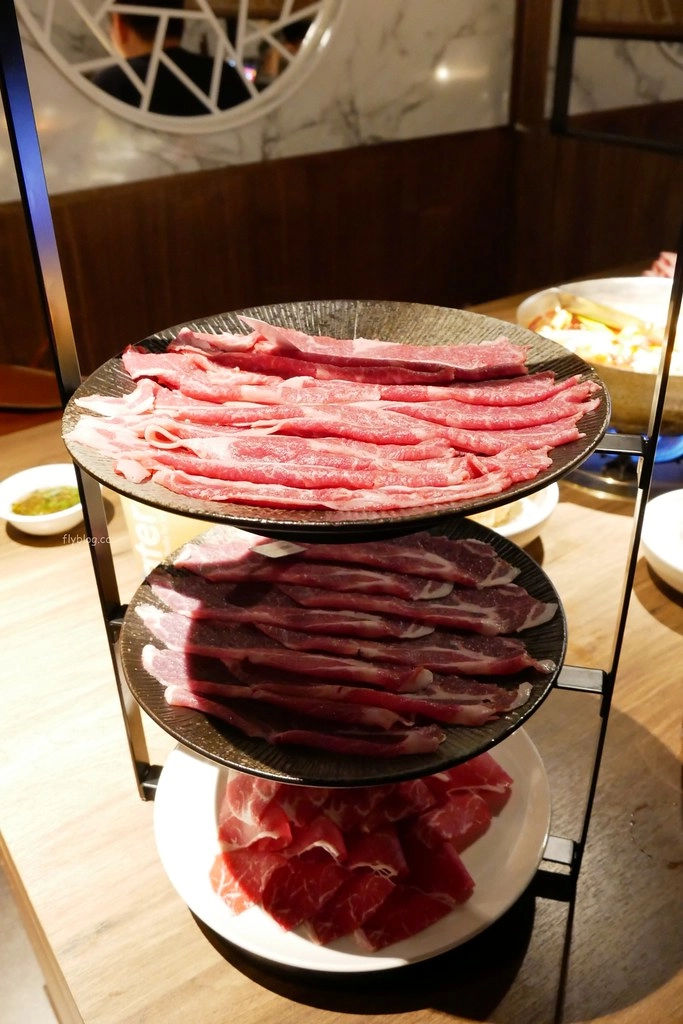 台中南屯｜老常在麻辣火鍋．輕井澤集團麻辣火鍋，鍋底吃不完還可以打包 @飛天璇的口袋