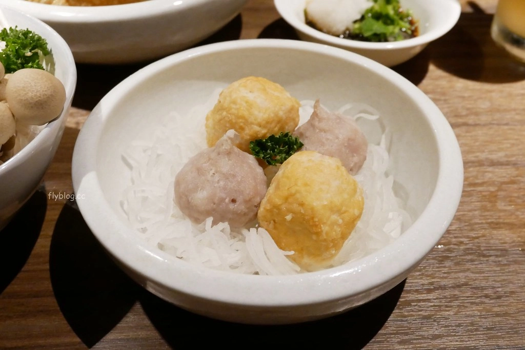 台中南屯｜老常在麻辣火鍋．輕井澤集團麻辣火鍋，鍋底吃不完還可以打包 @飛天璇的口袋