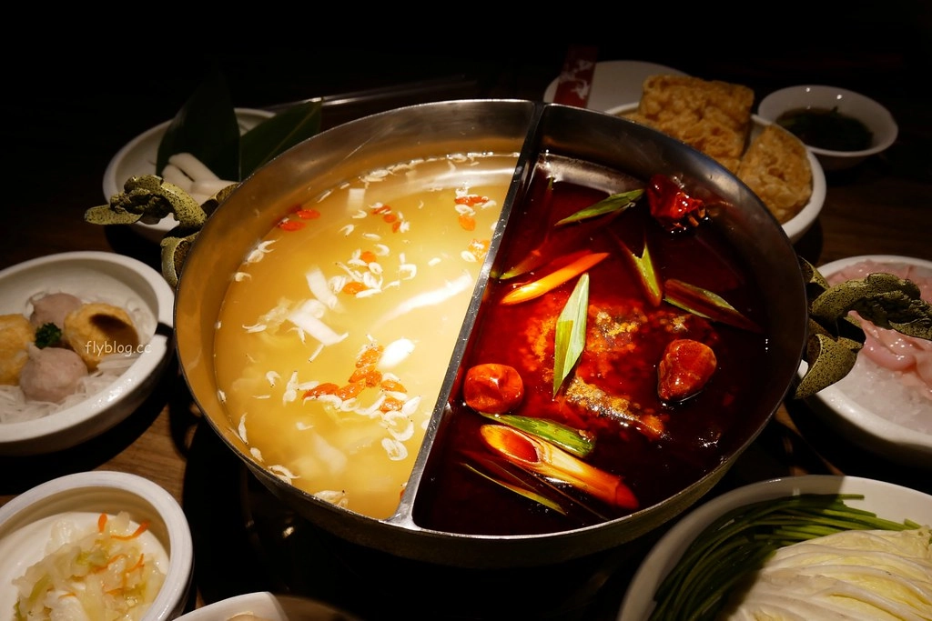 台中南屯｜老常在麻辣火鍋．輕井澤集團麻辣火鍋，鍋底吃不完還可以打包 @飛天璇的口袋
