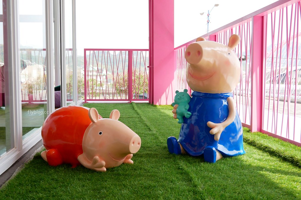 大坑情人橋全家便利商店┃台中旅遊：充滿粉紅色浪漫風情的新IG打卡聖地~粉紅盪秋千、旋轉木馬、網美拍照牆、可愛佩佩豬 @飛天璇的口袋