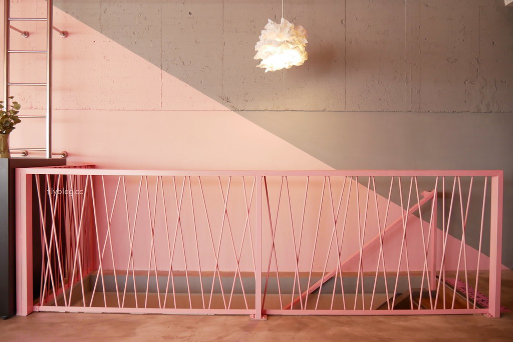 大坑情人橋全家便利商店┃台中旅遊：充滿粉紅色浪漫風情的新IG打卡聖地~粉紅盪秋千、旋轉木馬、網美拍照牆、可愛佩佩豬 @飛天璇的口袋