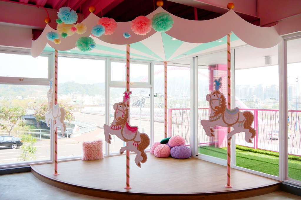 大坑情人橋全家便利商店┃台中旅遊：充滿粉紅色浪漫風情的新IG打卡聖地~粉紅盪秋千、旋轉木馬、網美拍照牆、可愛佩佩豬 @飛天璇的口袋