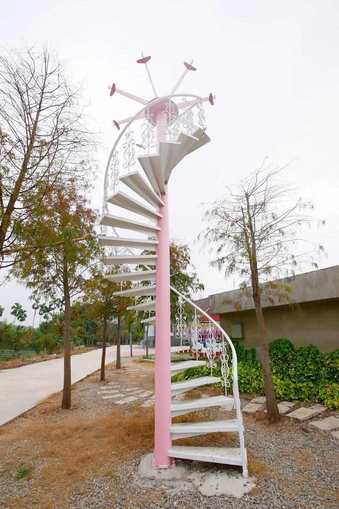 雲林古坑｜古坑珍．粉紅城堡．水漾森林教堂：充滿浪漫氛圍的童話森林~粉紅城堡、大草原、彩虹步道、水漾森林，情侶約會和親子旅遊的好地方 @飛天璇的口袋