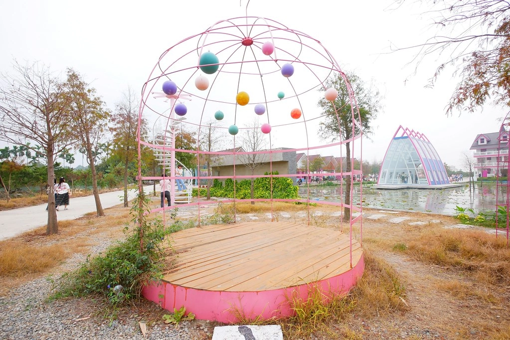 雲林古坑｜古坑珍．粉紅城堡．水漾森林教堂：充滿浪漫氛圍的童話森林~粉紅城堡、大草原、彩虹步道、水漾森林，情侶約會和親子旅遊的好地方 @飛天璇的口袋