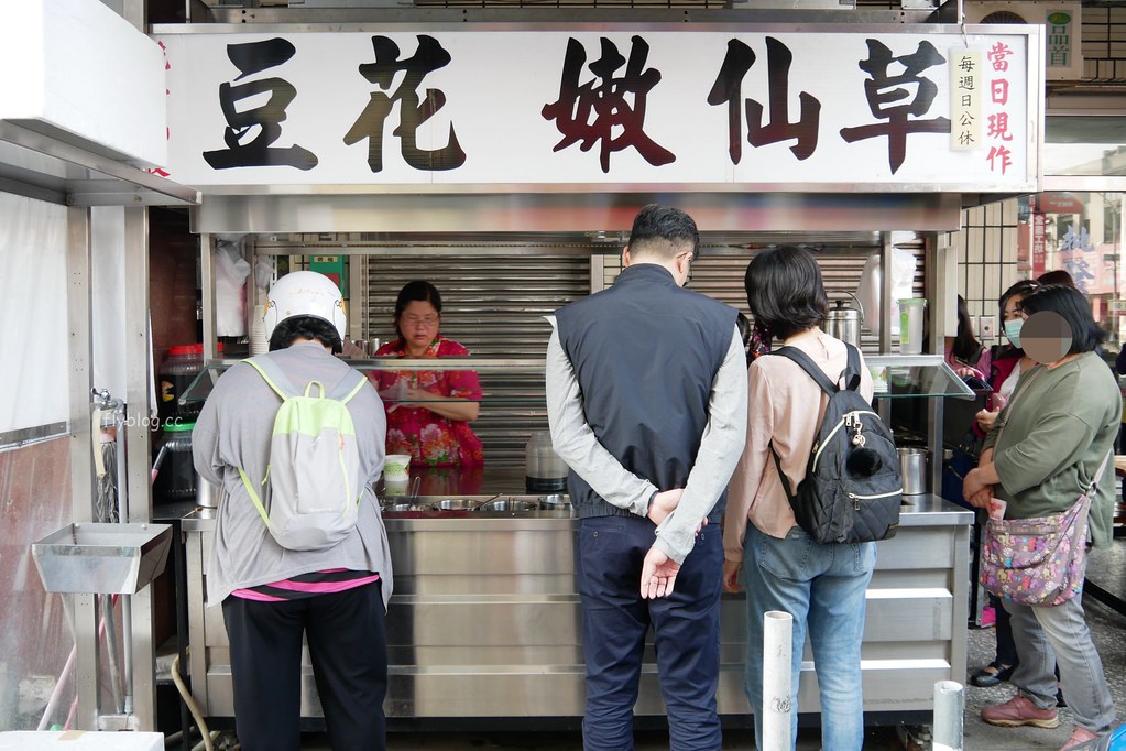 台中西區｜民生路無名豆花．一天只營業4.5小時的豆花店，9種配料滿滿滿只要50元 @飛天璇的口袋