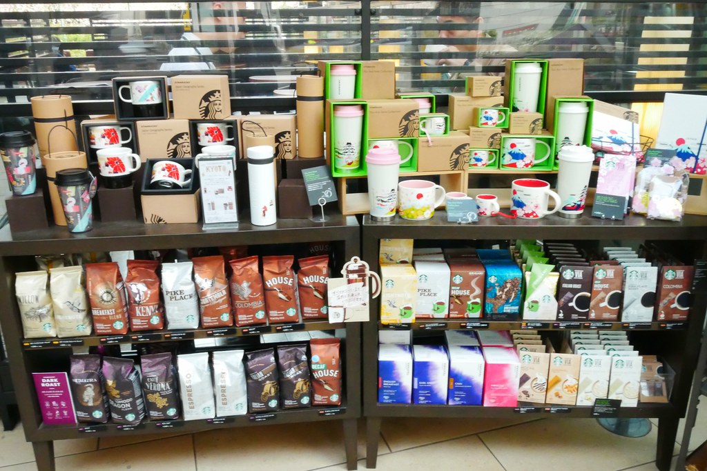 日本京都｜六角堂 X 星巴克｜日本Starbucks特色店，坐在落地窗前欣賞千年佛寺櫻花美景 @飛天璇的口袋