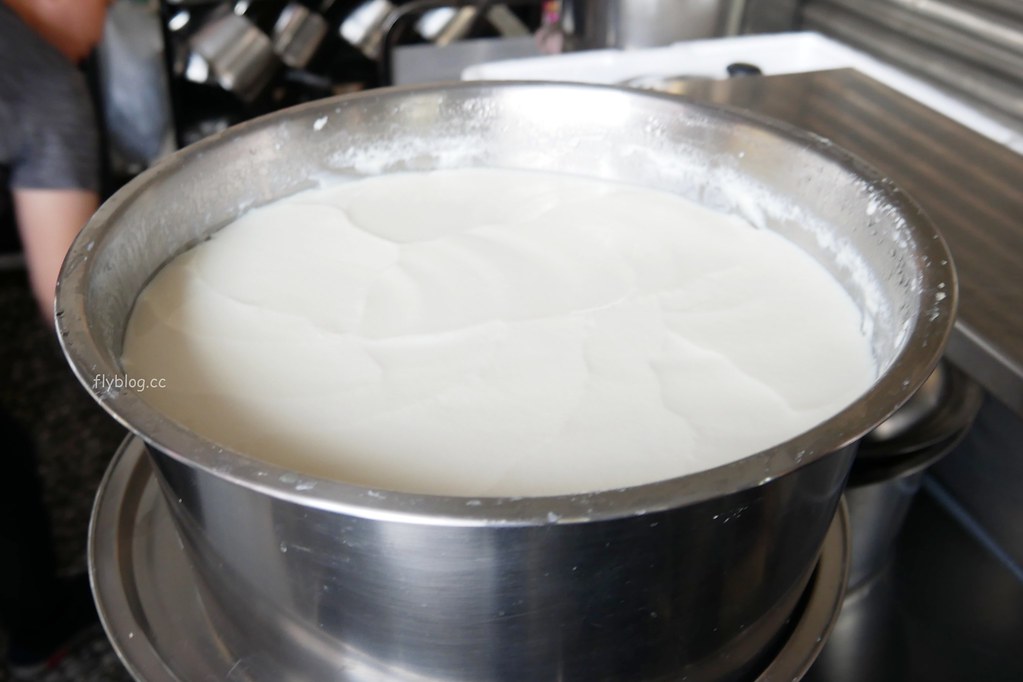 台中西區｜民生路無名豆花．一天只營業4.5小時的豆花店，9種配料滿滿滿只要50元 @飛天璇的口袋