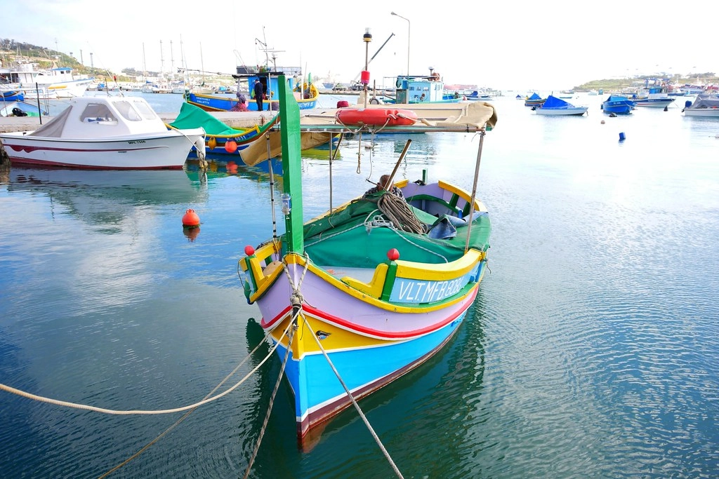 馬爾他 Malta｜馬爾薩什洛克 Marsaxlokk．五彩繽紛的小漁村，如油畫般的唯美浪漫 @飛天璇的口袋