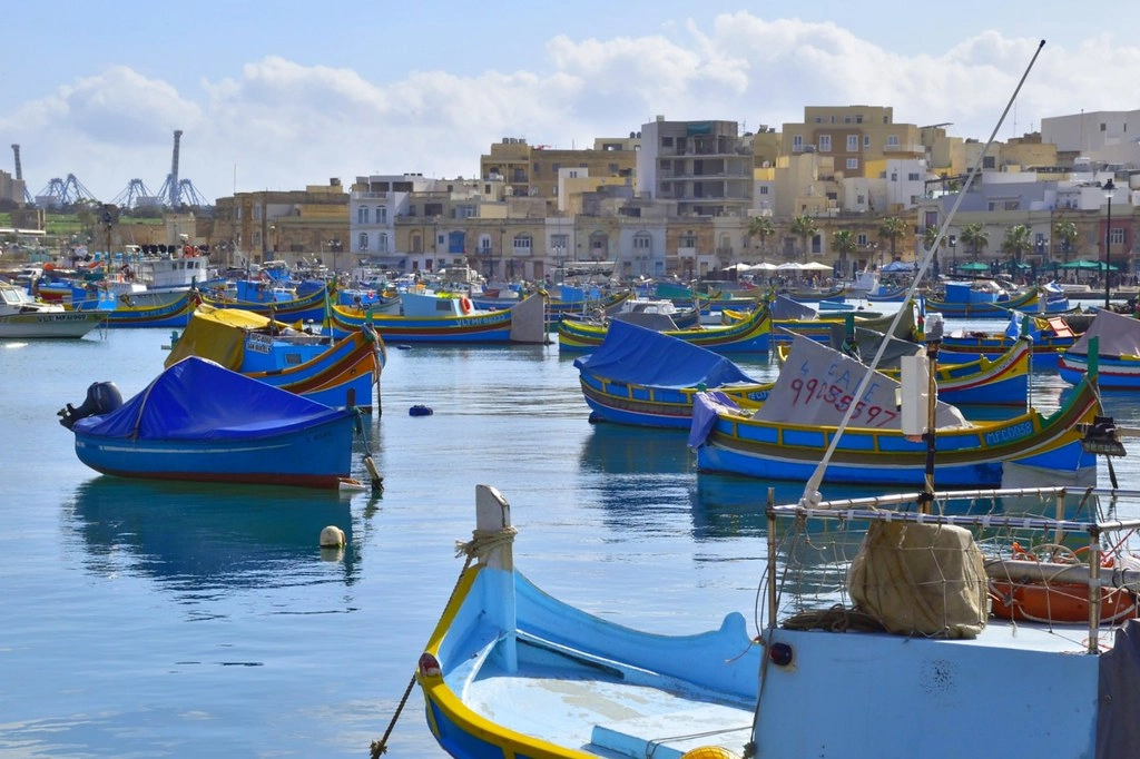 馬爾他 Malta｜馬爾薩什洛克 Marsaxlokk．五彩繽紛的小漁村，如油畫般的唯美浪漫 @飛天璇的口袋