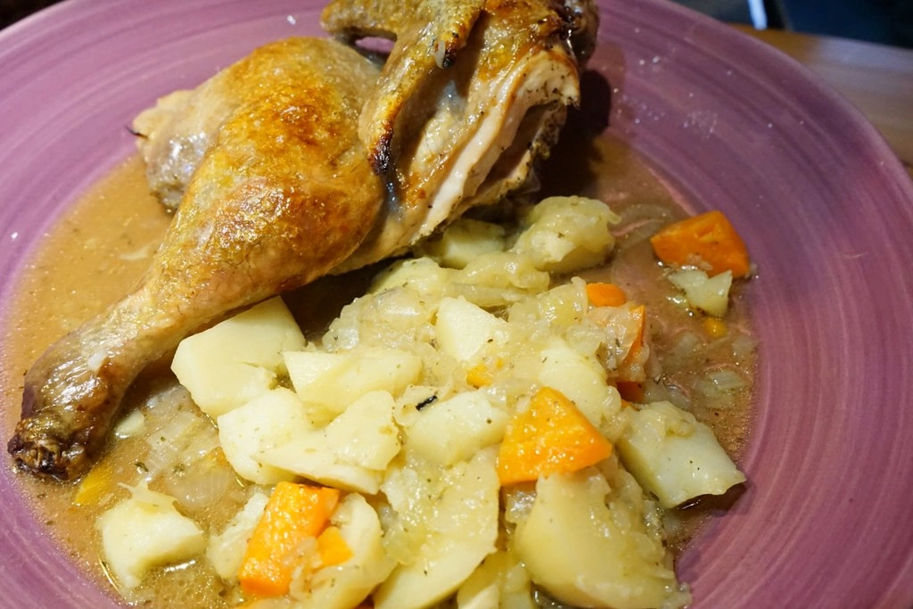 新竹香山｜Luau Pizza 柴寮披薩｜充滿異國風情的魔法小木屋，享受美食的同時又可以接觸大自然，新竹香山IG熱門打卡景點 @飛天璇的口袋