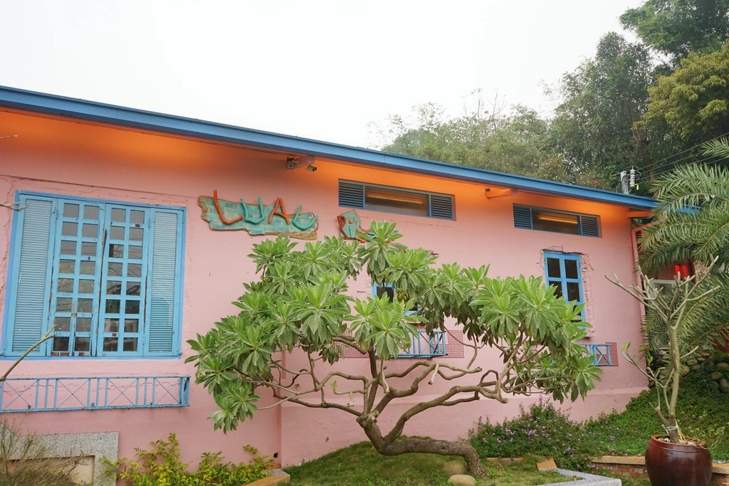 新竹香山｜Luau Pizza 柴寮披薩｜充滿異國風情的魔法小木屋，享受美食的同時又可以接觸大自然，新竹香山IG熱門打卡景點 @飛天璇的口袋