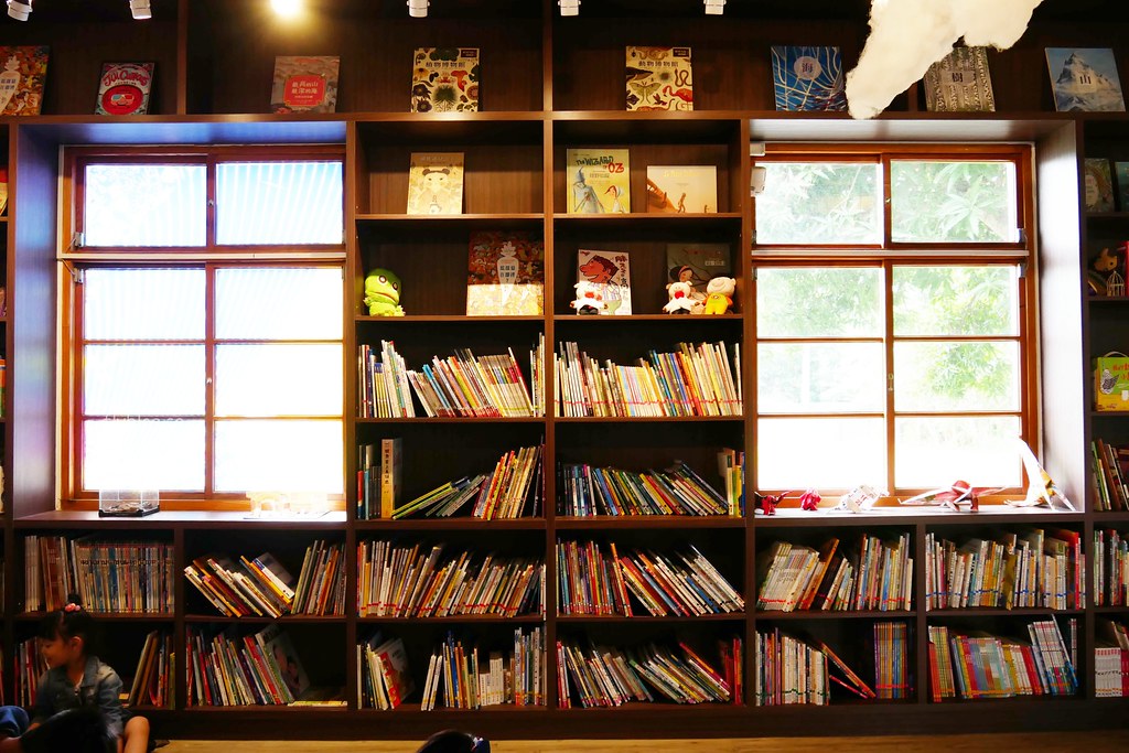 台中清水｜海灣繪本館：走進充滿童趣的海洋世界，老宅改建賦予新生命，館內不定期舉辦活動 @飛天璇的口袋