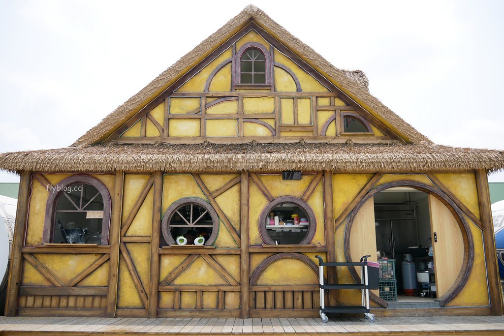 琉璃仙境｜員林超夯拍照景點琉璃仙境，魔戒哈比村、峇里島風餐廳、哥德式教堂、希臘式建築、沙坑大草皮 @飛天璇的口袋