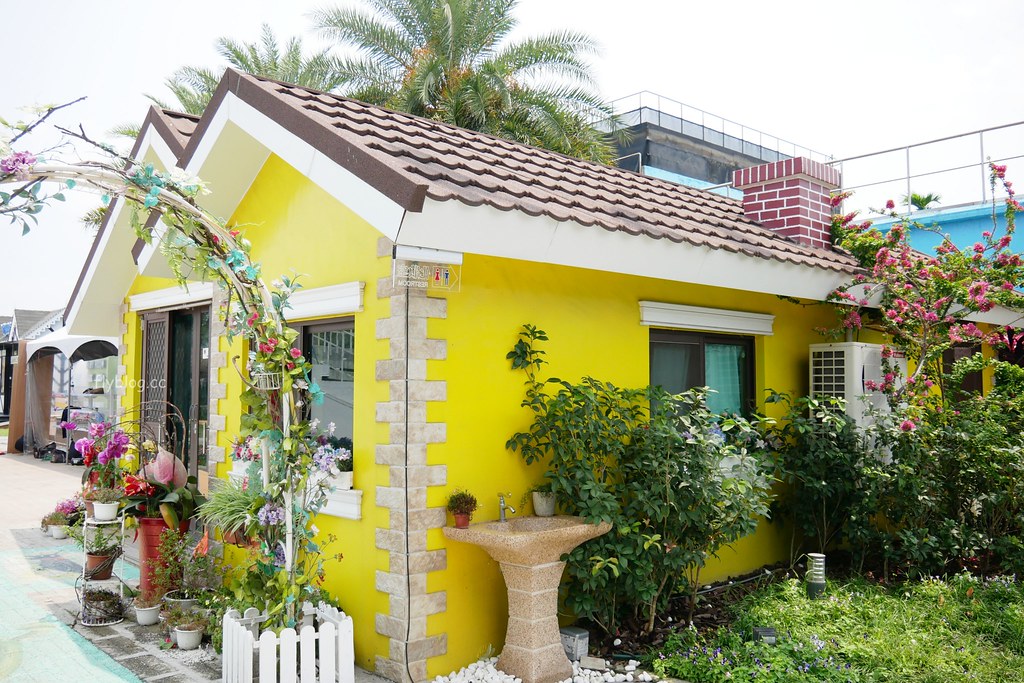 琉璃仙境｜員林超夯拍照景點琉璃仙境，魔戒哈比村、峇里島風餐廳、哥德式教堂、希臘式建築、沙坑大草皮 @飛天璇的口袋