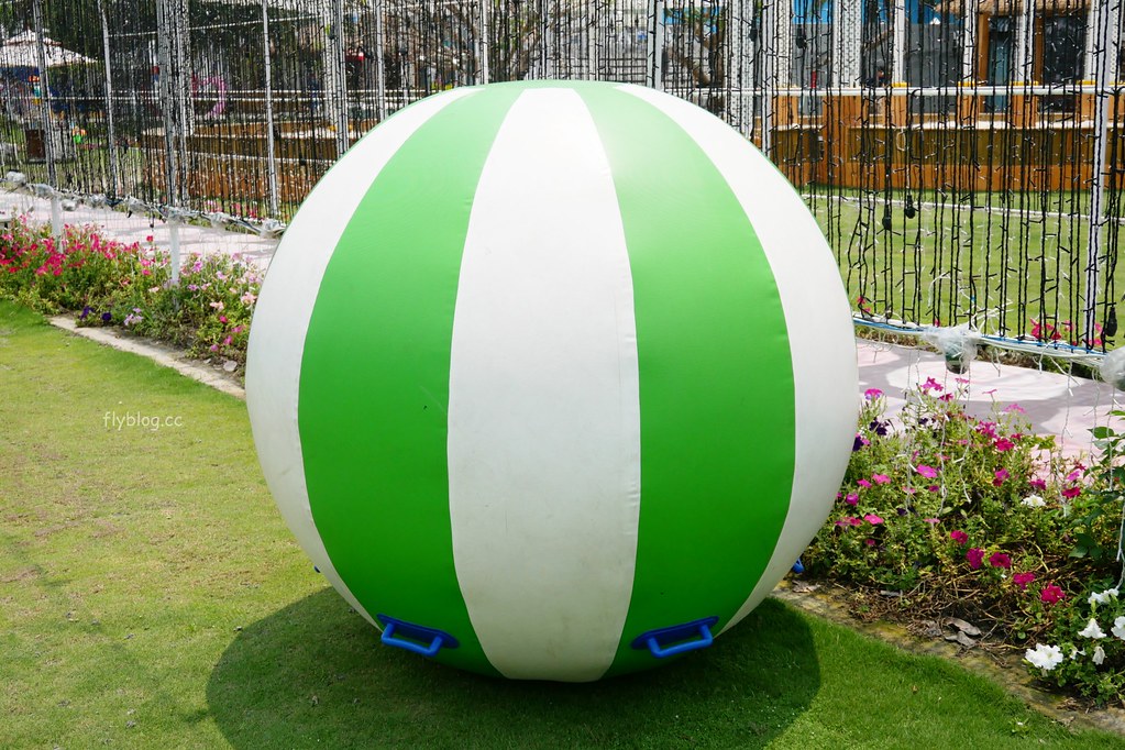 琉璃仙境｜員林超夯拍照景點琉璃仙境，魔戒哈比村、峇里島風餐廳、哥德式教堂、希臘式建築、沙坑大草皮 @飛天璇的口袋