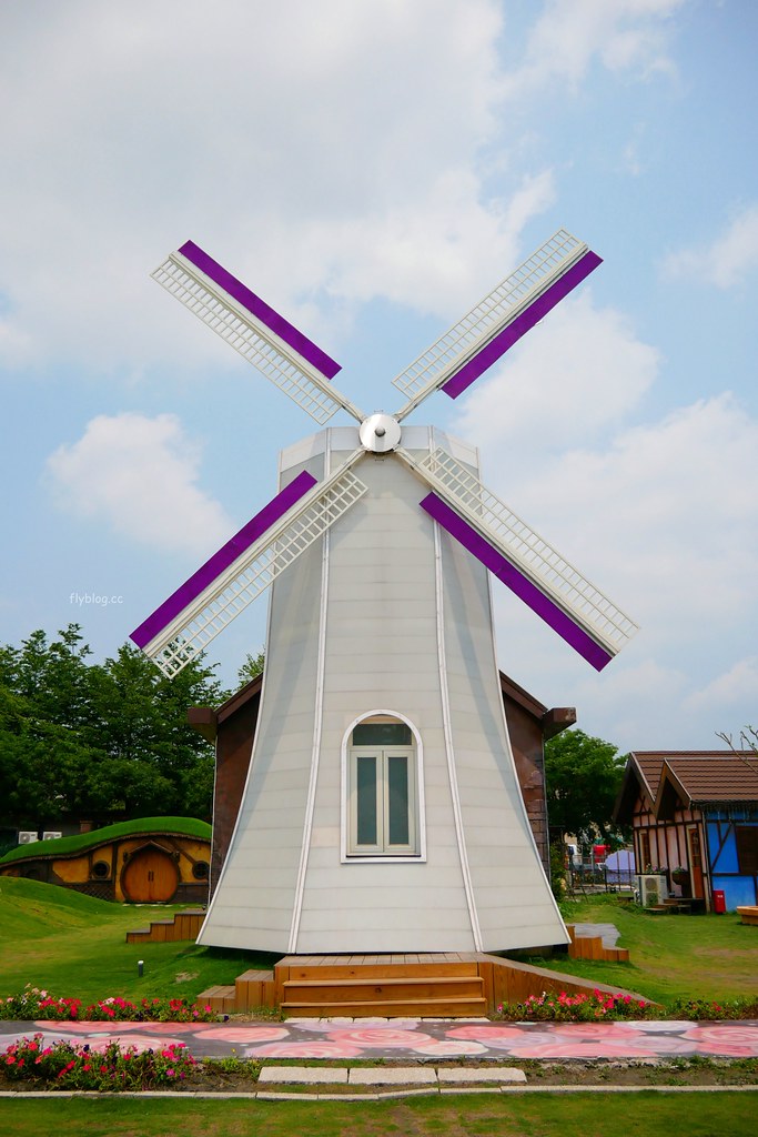 琉璃仙境｜員林超夯拍照景點琉璃仙境，魔戒哈比村、峇里島風餐廳、哥德式教堂、希臘式建築、沙坑大草皮 @飛天璇的口袋