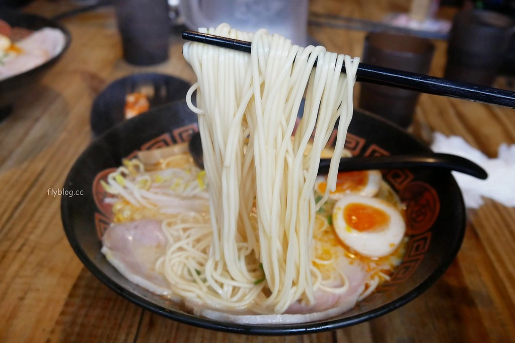 南投草屯｜麵五三屋台拉麵，超隱密的草屯田野拉麵店傳奇，披薩是必點隱藏版美食 @飛天璇的口袋