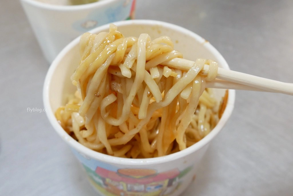 台中清水｜阿財米糕，在地飄香50個年頭的銅板美食，觀光客必吃的清水米糕 @飛天璇的口袋