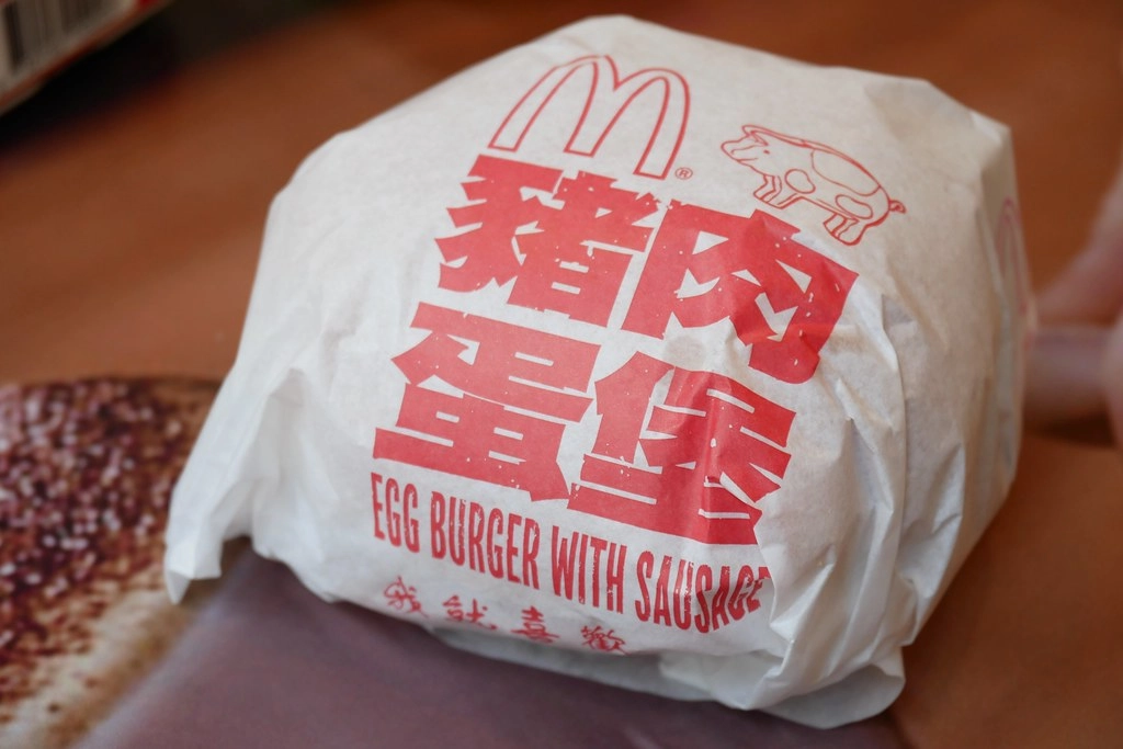 麥當勞．台中崇德二店：用鬆餅大早餐與孩子一起度過愜意美好的晨間時光，24小時營業不打烊還有得來速超方便 @飛天璇的口袋