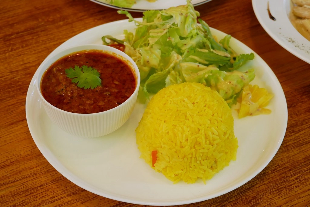 台北士林｜凱莉餐廳，陽明山美軍宿舍改建美式餐廳，悠閒浪漫的美式餐廳，有大片草原可以野餐 @飛天璇的口袋