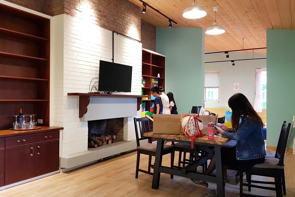 台北士林｜陽明山美國渡假村，美軍宿舍群改裝的渡假村，前庭草皮、烤肉BBQ、兒童遊戲室、DIY美式早餐 @飛天璇的口袋