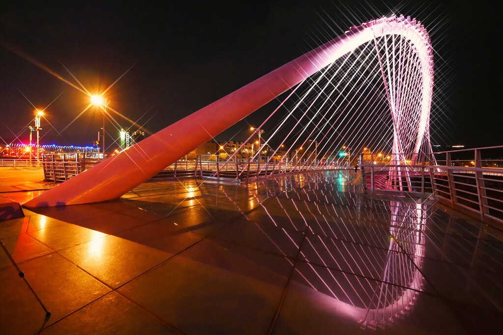 台中北屯大坑四座橋｜浪漫情人橋、大坑清新橋、藍天白雲橋、大坑單車橋，白天晚上都有不同的風采，台中旅遊景點推薦 @飛天璇的口袋