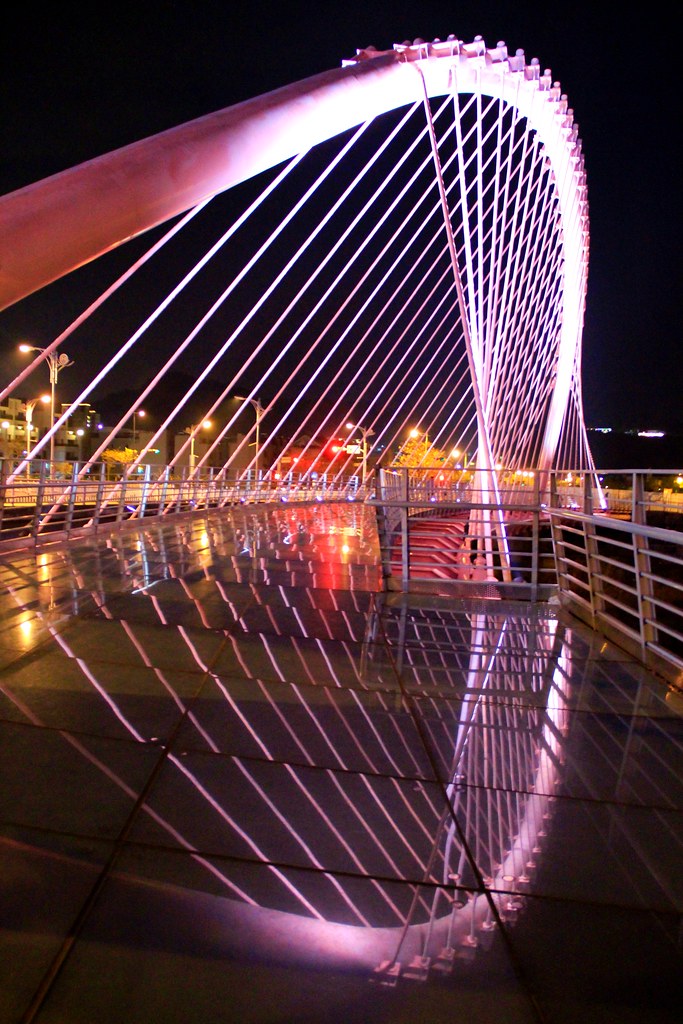 台中北屯大坑四座橋｜浪漫情人橋、大坑清新橋、藍天白雲橋、大坑單車橋，白天晚上都有不同的風采，台中旅遊景點推薦 @飛天璇的口袋