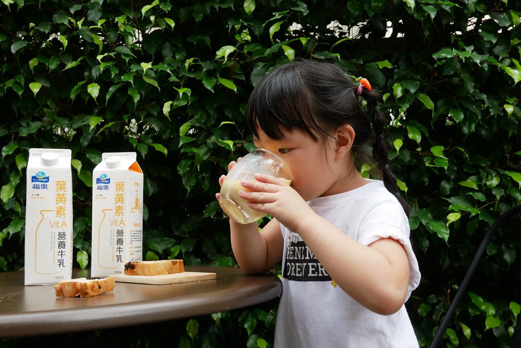 福樂葉黃素牛乳：維生素A+葉黃素=天天喝維持好眼光 @飛天璇的口袋