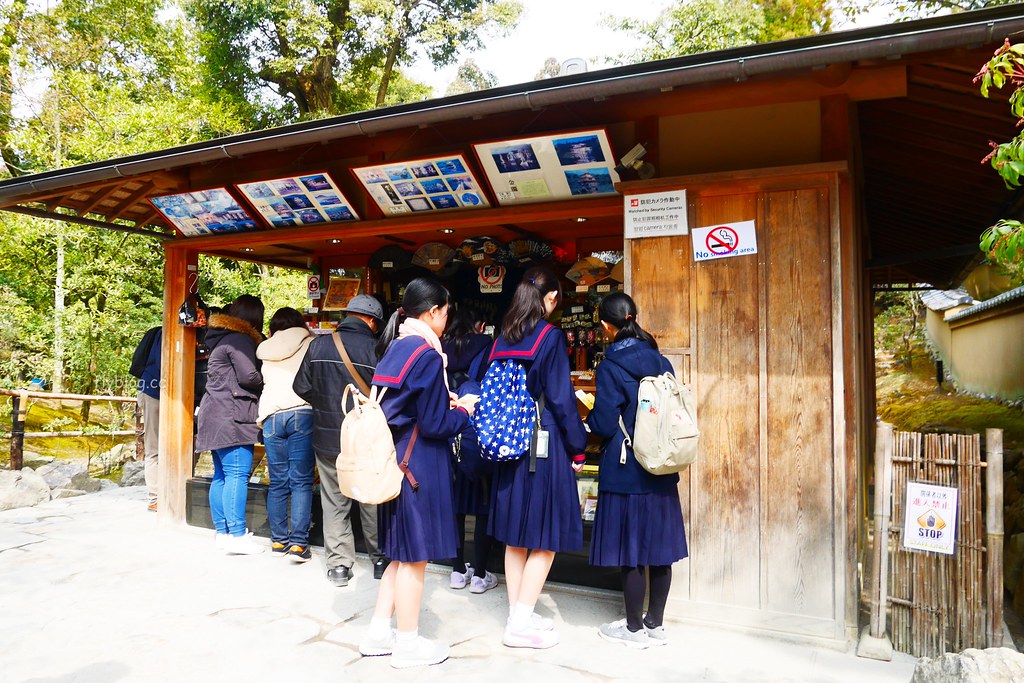 日本京都｜金閣寺｜金碧輝煌的鹿苑寺，京都必遊景點推薦，含金閣寺的交通方式&門票說明 @飛天璇的口袋