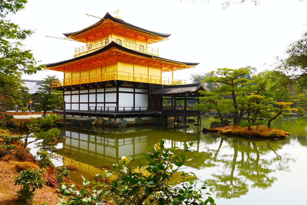 日本京都｜金閣寺｜金碧輝煌的鹿苑寺，京都必遊景點推薦，含金閣寺的交通方式&門票說明 @飛天璇的口袋