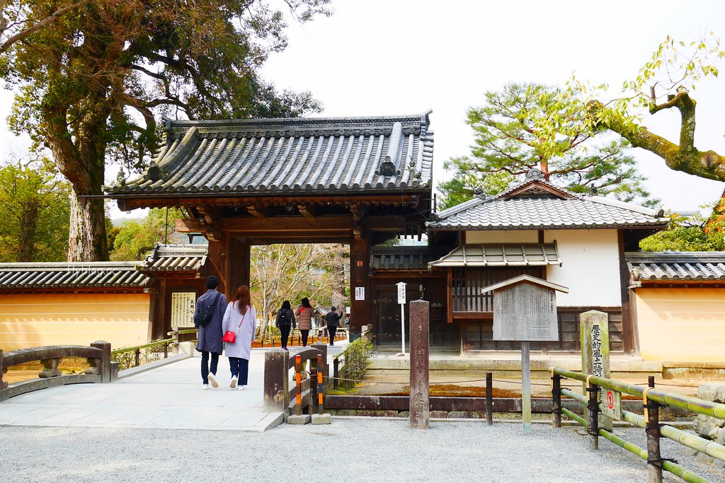 日本京都｜金閣寺｜金碧輝煌的鹿苑寺，京都必遊景點推薦，含金閣寺的交通方式&門票說明 @飛天璇的口袋