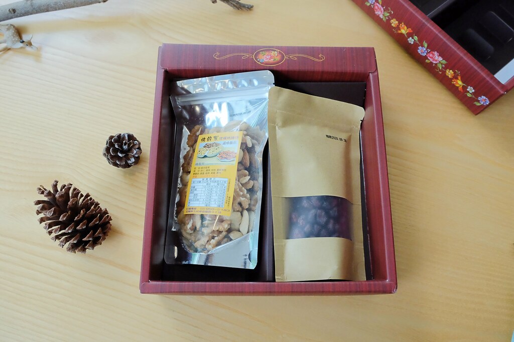 2019嚴選在地端午節人氣伴手禮：烤穀家烘焙坊伴手禮開箱文，低糖、低溫烘焙，又不添加防腐劑和色素，符合現代人養生的概念 @飛天璇的口袋