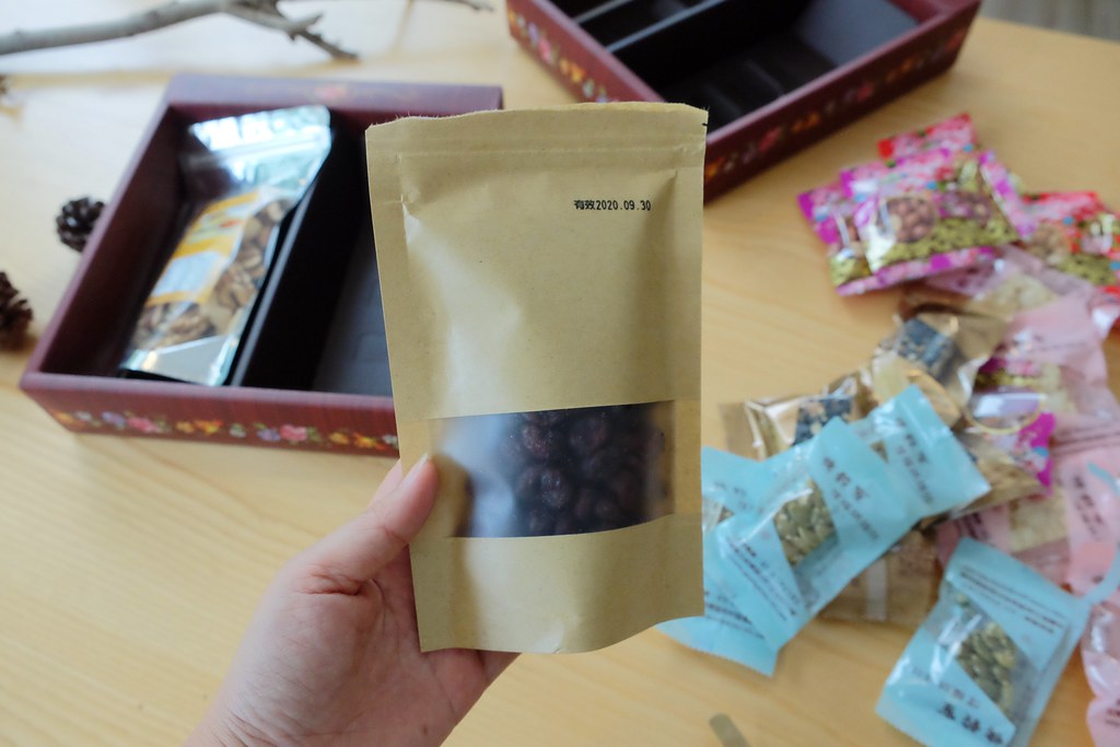 2019嚴選在地端午節人氣伴手禮：烤穀家烘焙坊伴手禮開箱文，低糖、低溫烘焙，又不添加防腐劑和色素，符合現代人養生的概念 @飛天璇的口袋