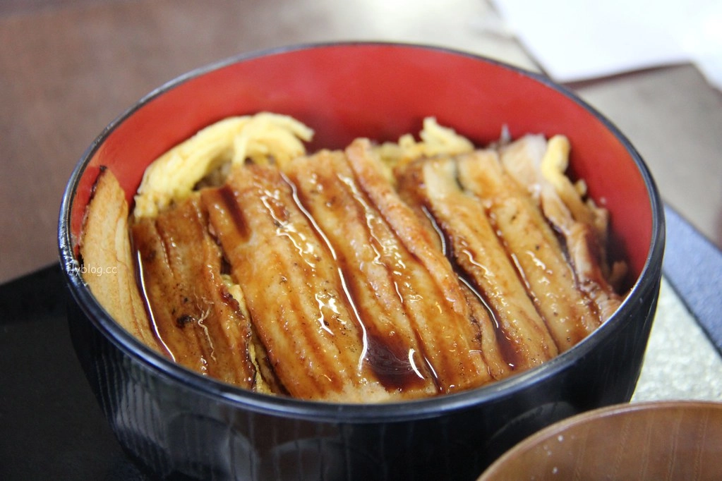 日本兵庫｜姬路城，日本第一大名城，雪白外觀又稱白鷺城(含交通方式、美食推薦、拍照地點) @飛天璇的口袋