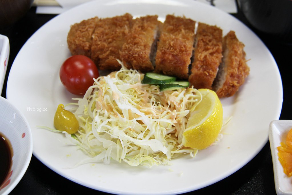 日本兵庫｜姬路城，日本第一大名城，雪白外觀又稱白鷺城(含交通方式、美食推薦、拍照地點) @飛天璇的口袋